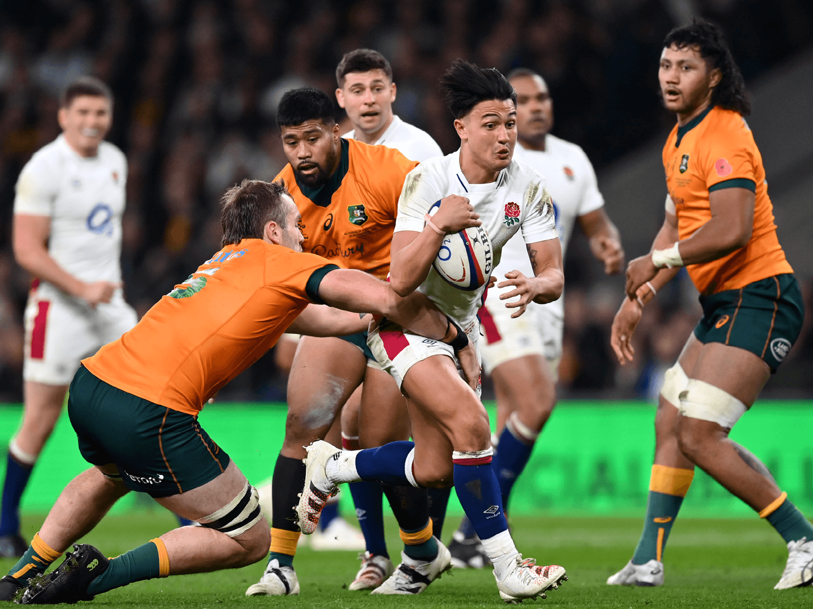 Marcus Smith running with the ball against Australia at Allianz Stadium during the Autumn Nations Series