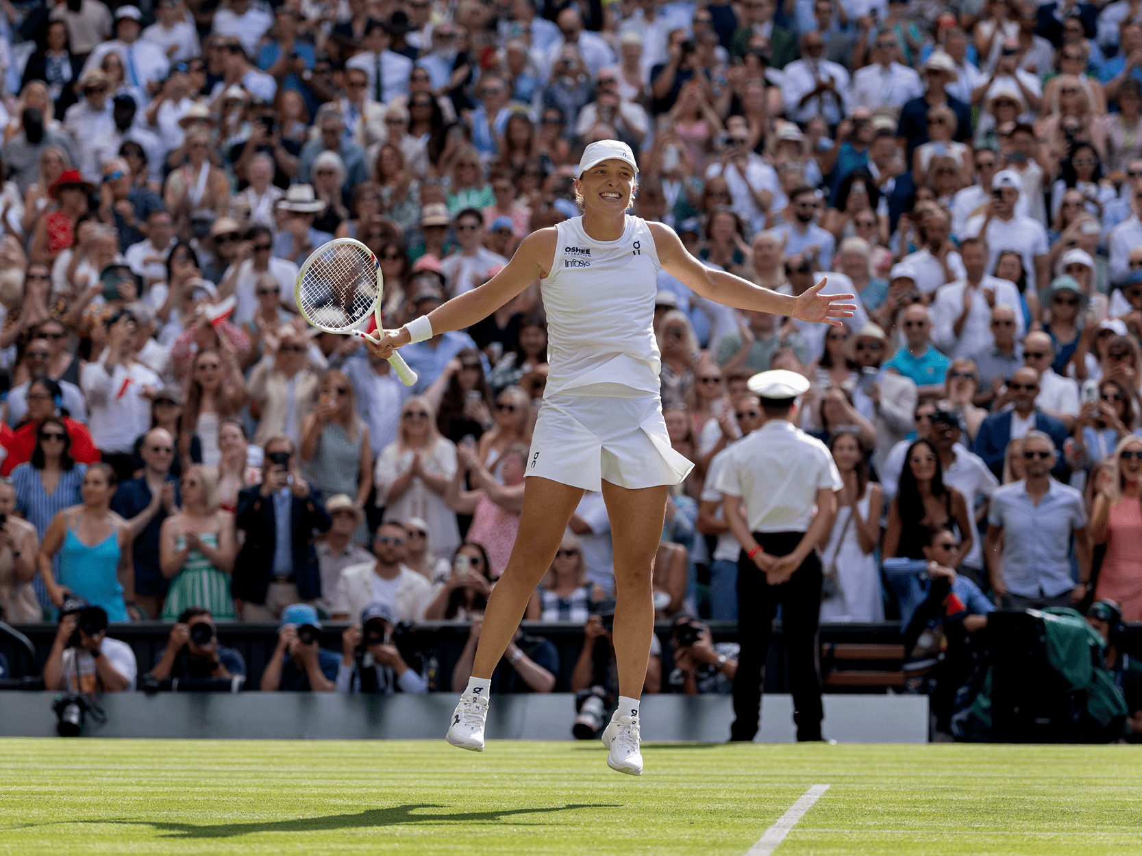 Wimbledon 2025 ladies singles champion Iga Swiaktek celebrating the win on Centre Court after beating Amanda Anisimova