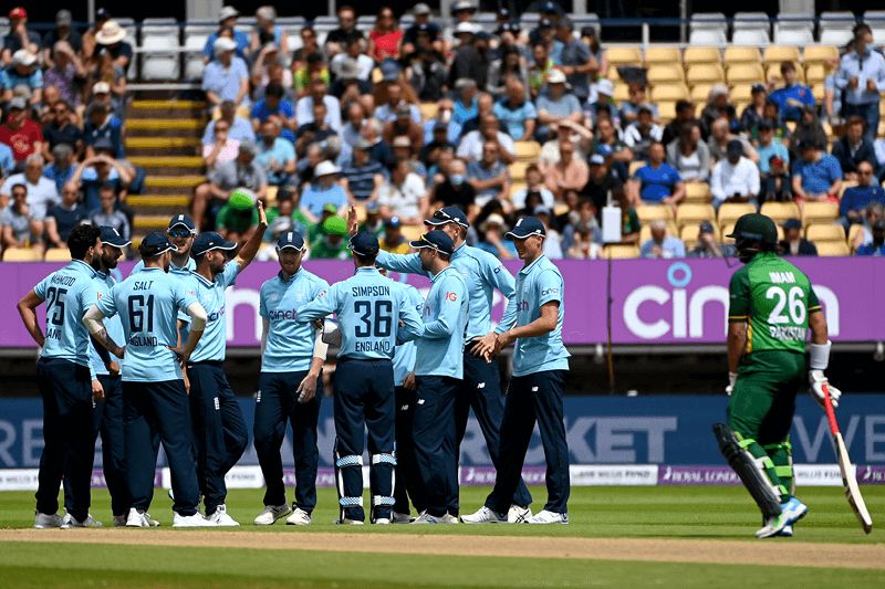 England ODI team celebrating wicket