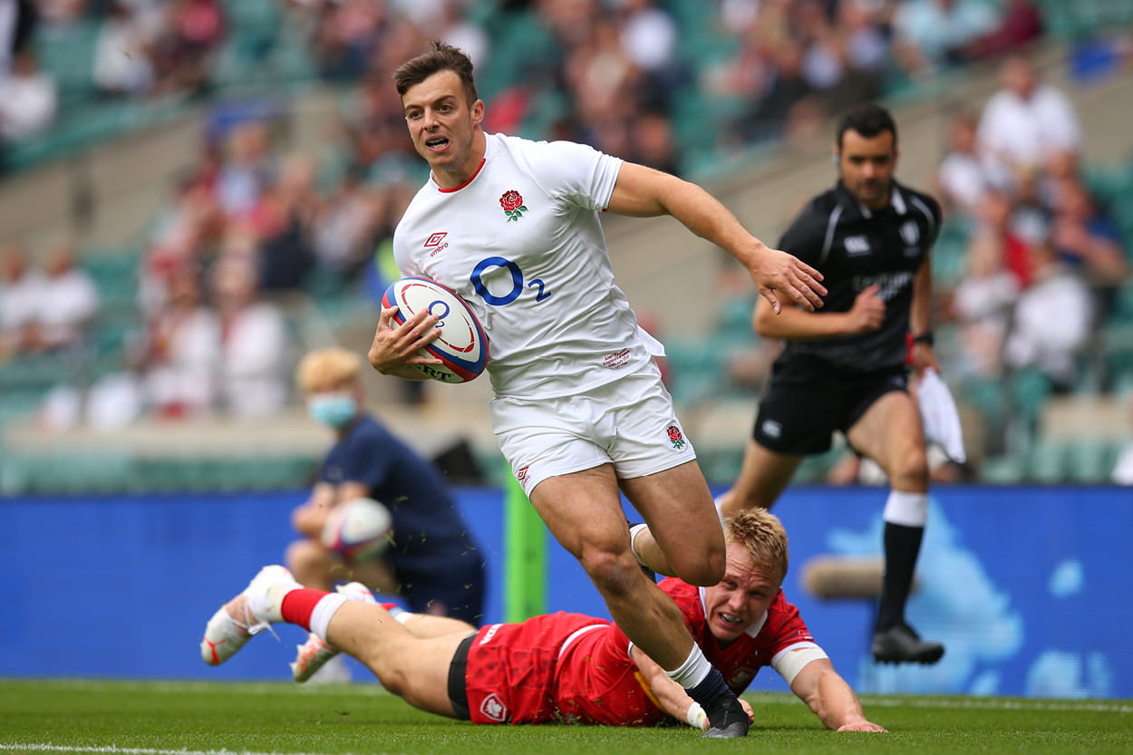 Adam Radwan running with the ball