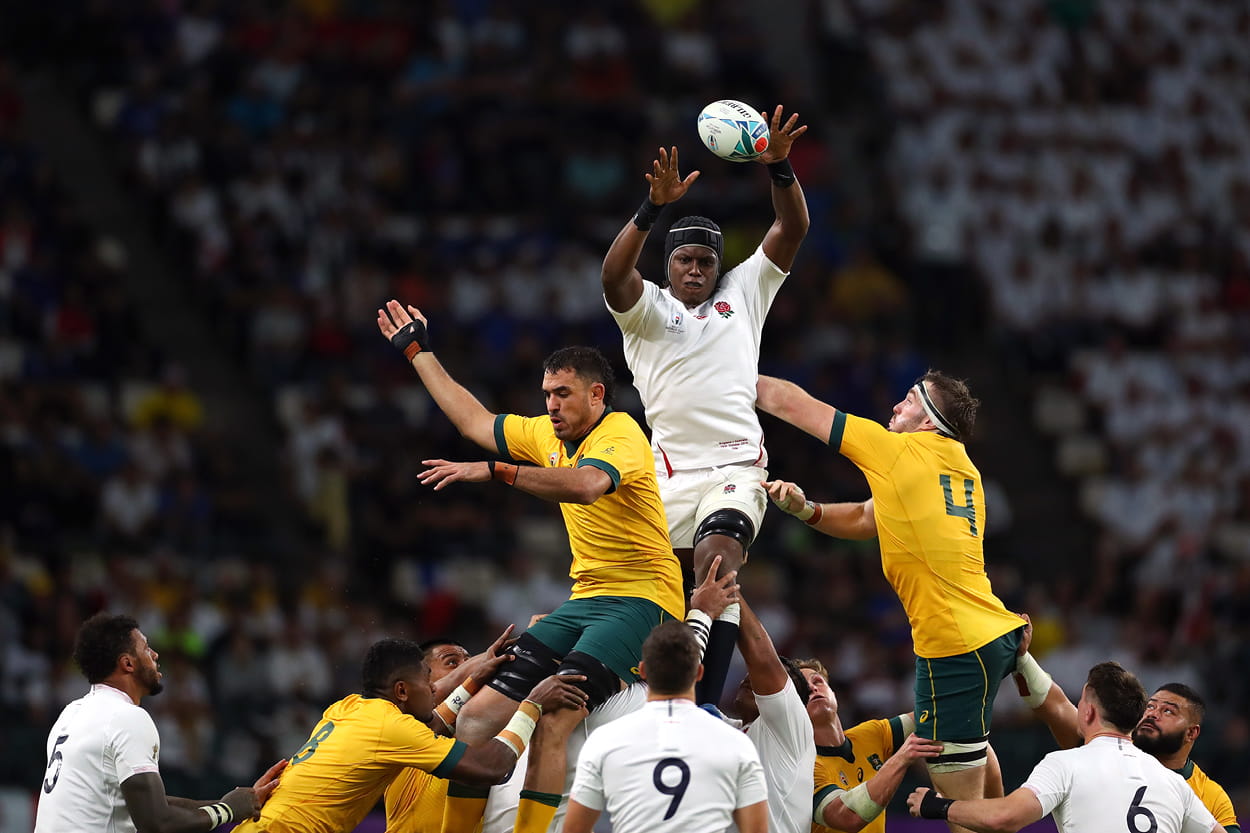Maro Itoje catching the ball in a line out