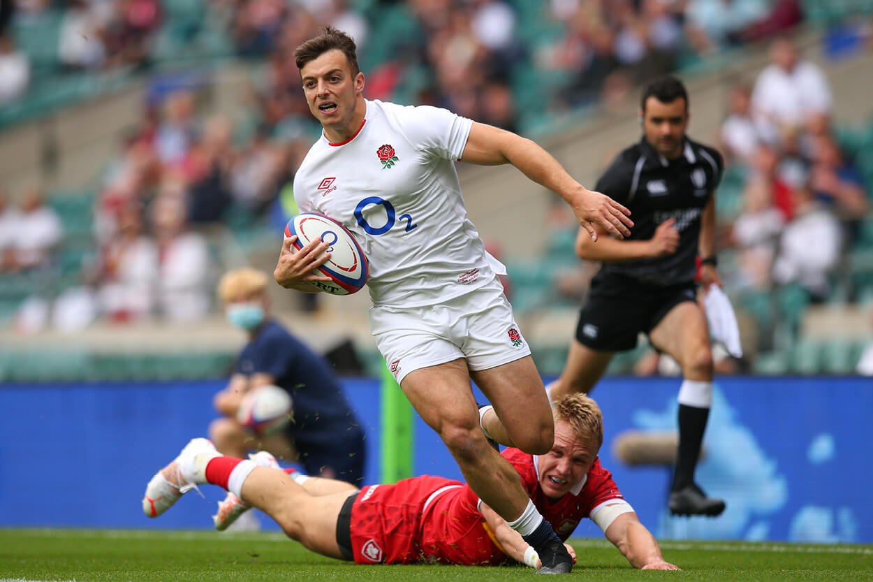 Adam Radwan running with the ball