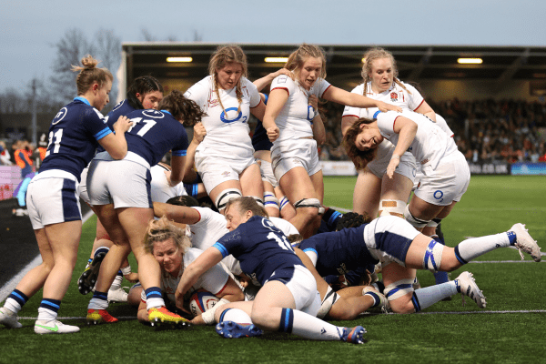 Marlie Packer scoring a try