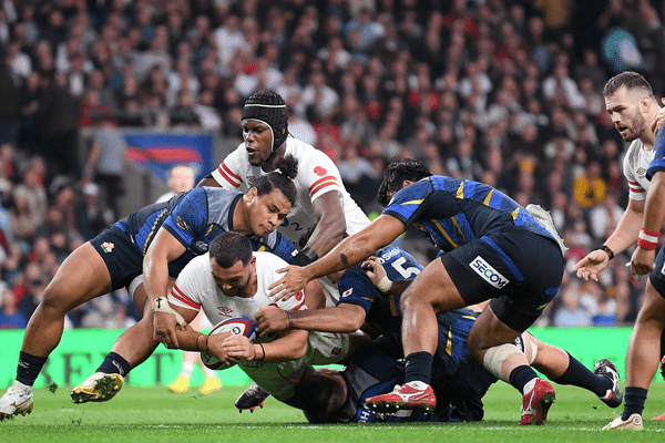 Ellis Genge scoring V Japan