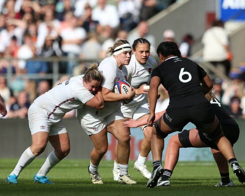 The Red Roses in action against the Black Ferns at Allianz Stadium