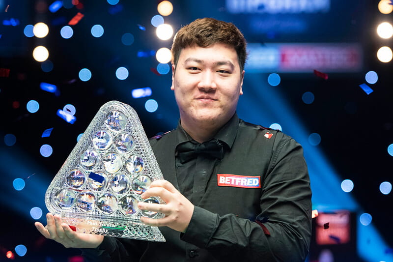 2021 Cazoo Masters winner holding trophy at Alexandra Palace